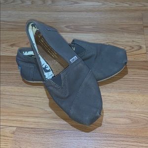 Gray toms size W 8